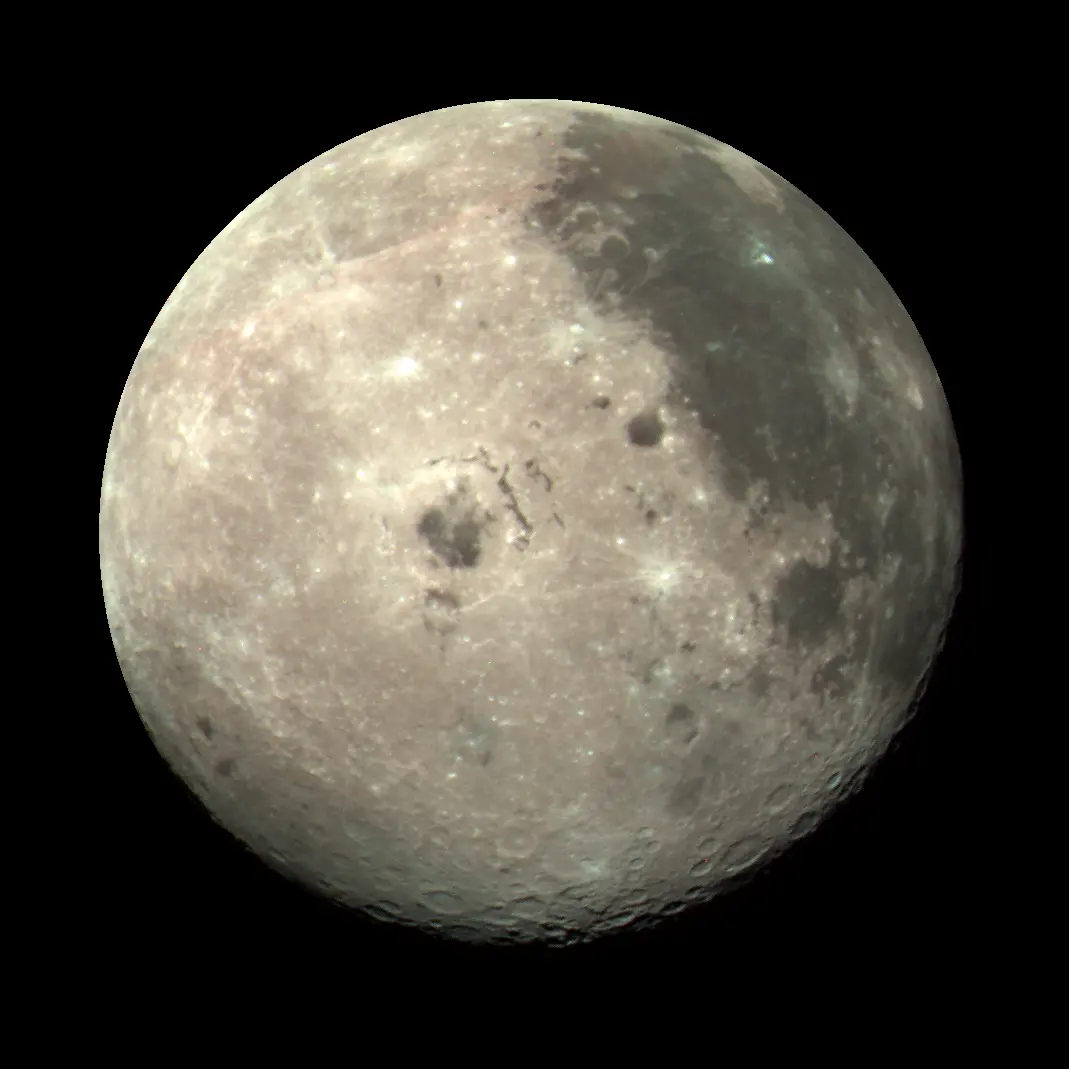 /images/hero/slideshow/1_gal_moon_color.webp